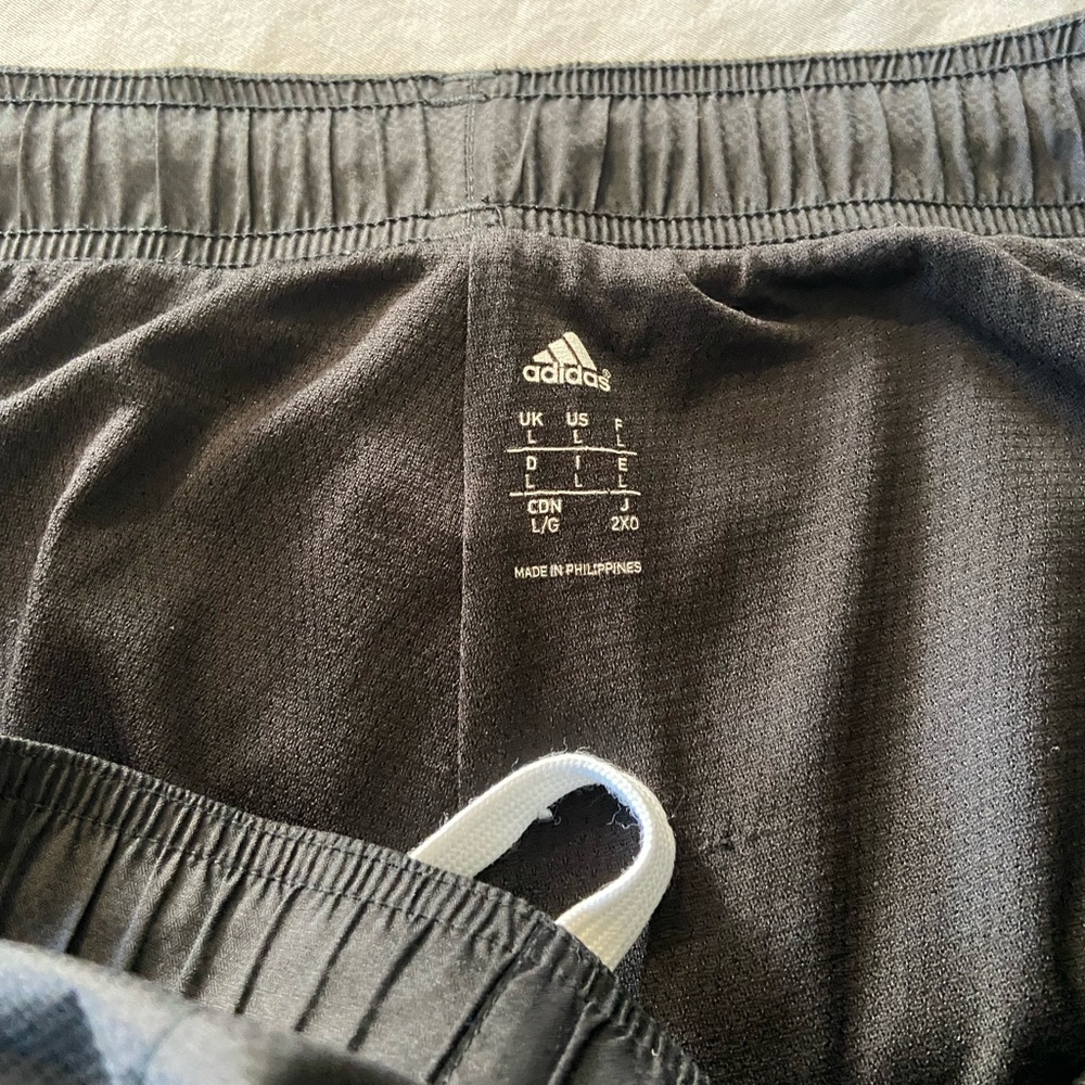 Adidas work out pant. Very good condition. Size L
